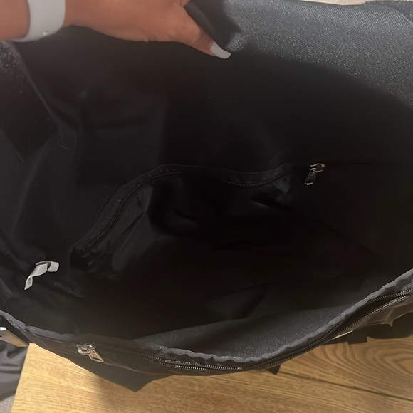 Dakine Sholder bag with Laptop space and lots of room - comfortable to wear - Picture 6 of 8